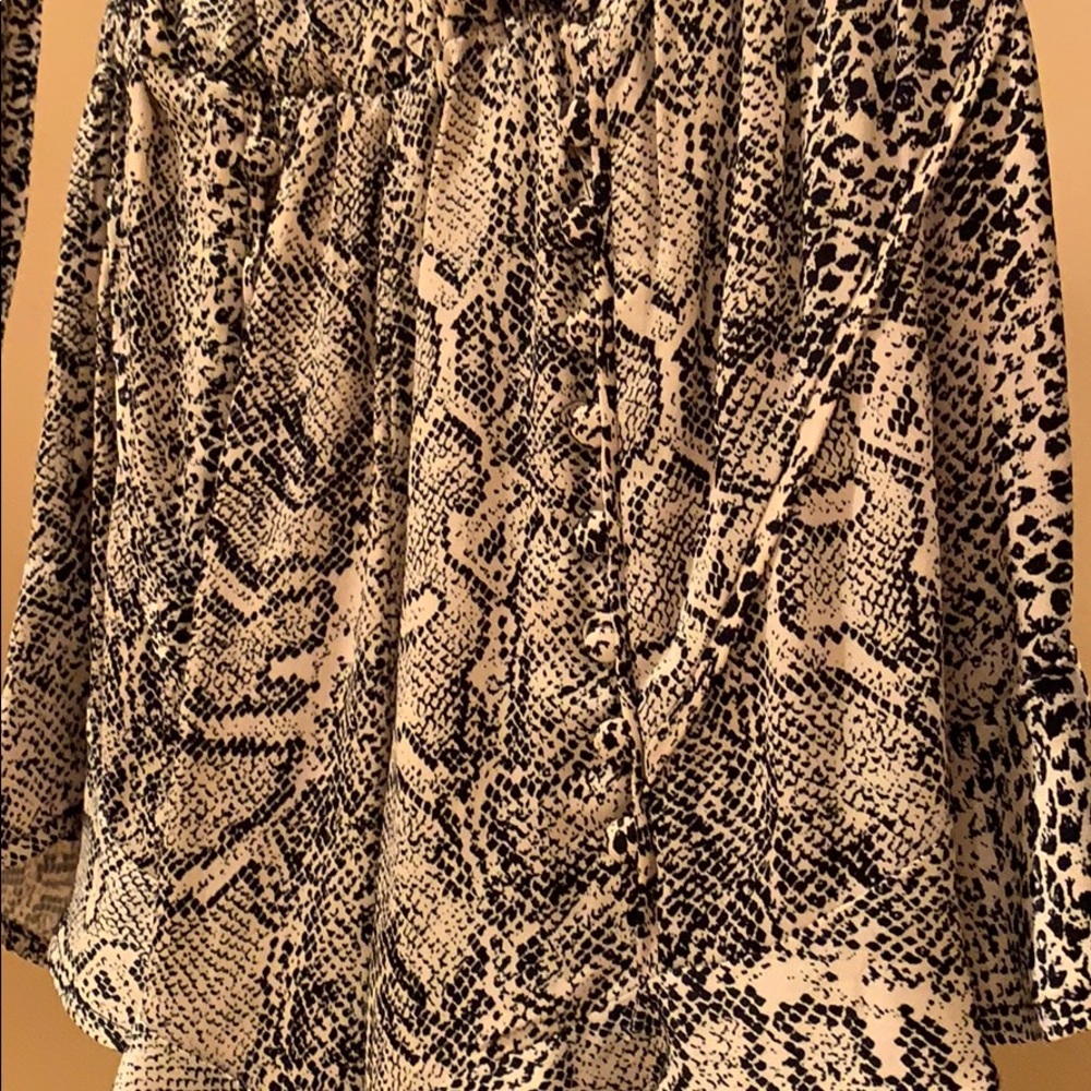 Romper - Picture 2 of 5